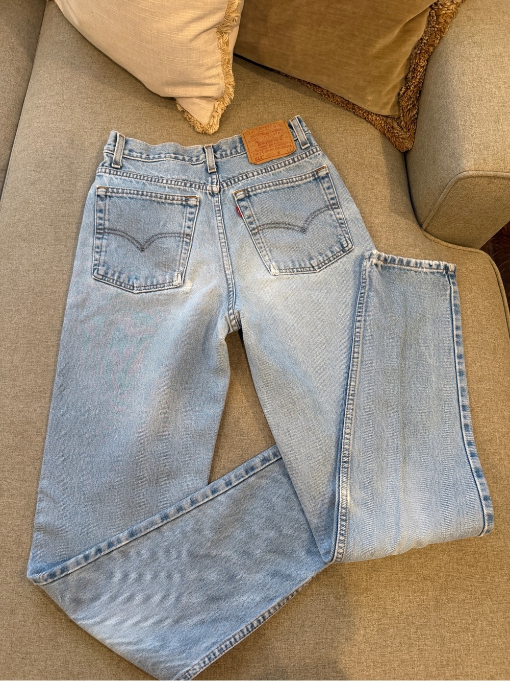 Vintage Light Wash High-Rise Women’s Levi’s Jeans - Blue - Picture 10 of 16